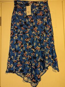 gorgeous floral midi skirt from Zara. Perfect for Summer