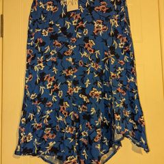 gorgeous floral midi skirt from Zara. Perfect for Summer