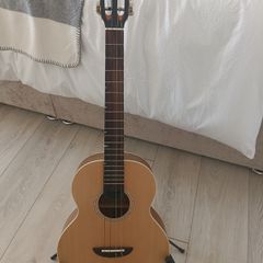 Flight Baritone Ukulele