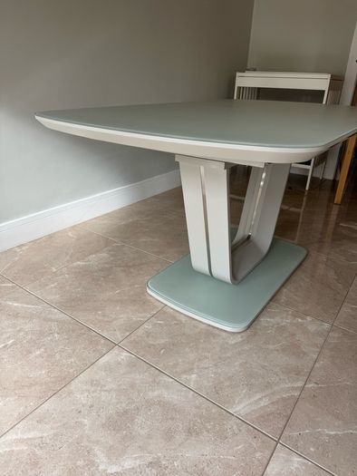 Extendable table