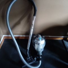 Russel Hobbs Vacuum Cleaner Hoover - Collect