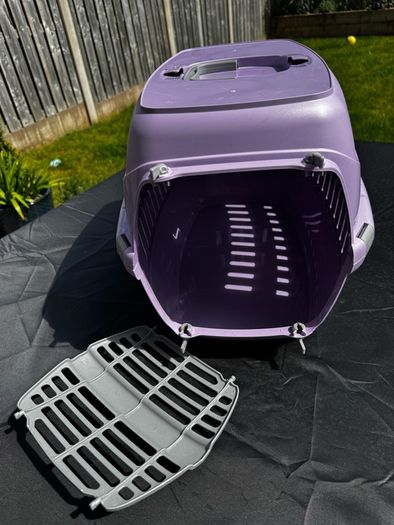 Small Pet Carrie / Transport Box - Excellent Condition