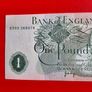1970s Bank of England One Pound Note Image 2