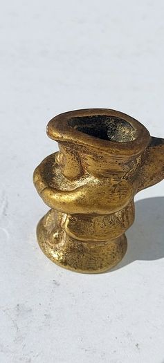 vintage minauture brass Toby jug ornament,,collectors item,,sold as is ,see pictures for condition,,price includes post to anywhere in Ireland thank you.