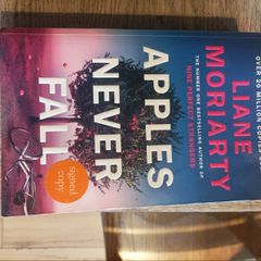 Liane Moriarty First addition signed copy"Apples never Fall"