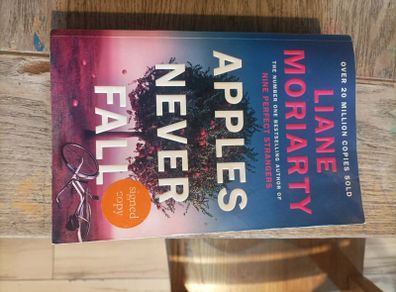 Liane Moriarty First addition signed copy"Apples never Fall"