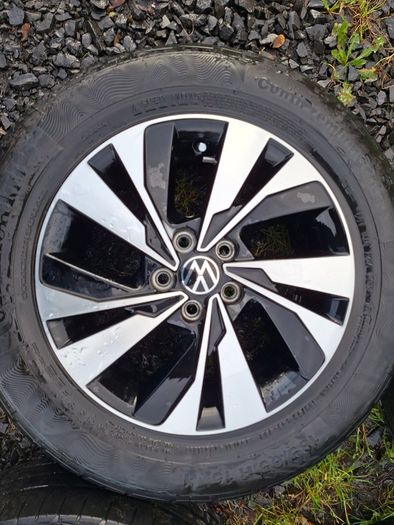 15" Genuine Vw Polo alloys with tyres