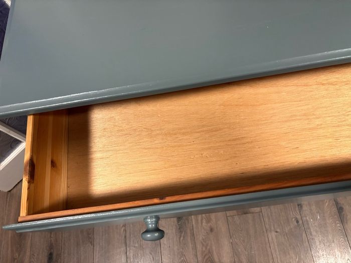 chest of drawers