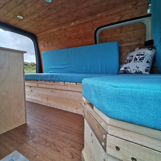 Cosy Volkswagen Caddy Maxi Camper