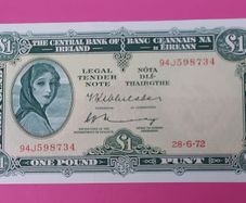 Irish 1972 Lady Lavery One pound banknote in uncirculated condition