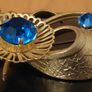 Stunning vintage gold tone metal & blue glass brooch Image 2