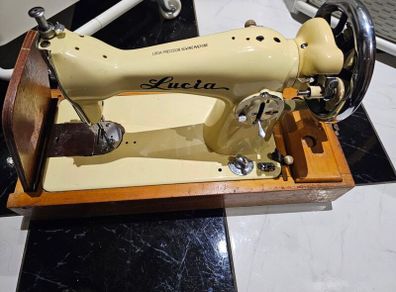 Lucia sewing machine