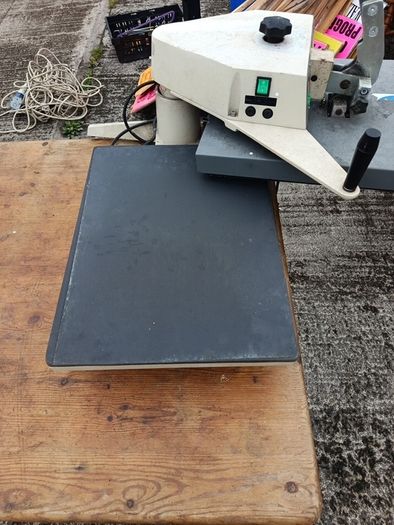 T shirt transfer press