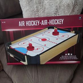 Air hockey table