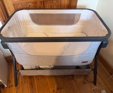 Baby Elegance Co-Glide Electric Bedside Crib/ Next to me cot