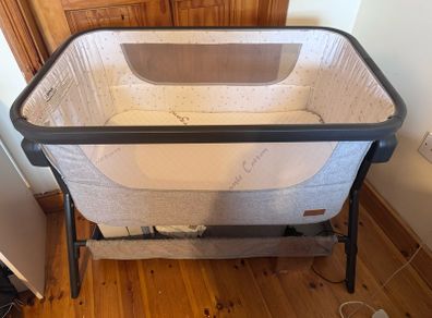 Baby Elegance Co-Glide Electric Bedside Crib/ Next to me cot