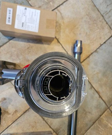 Dyson V15 absolute