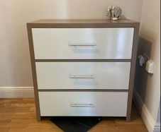 Chest of drawers