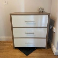 Chest of drawers