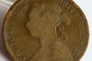 Queen victoria 1884 Halfpenny Bronze