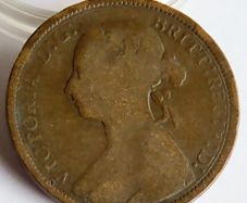 Queen victoria 1884 Halfpenny Bronze