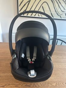 Cybex cloud T I-size in sepia black plus fabric.