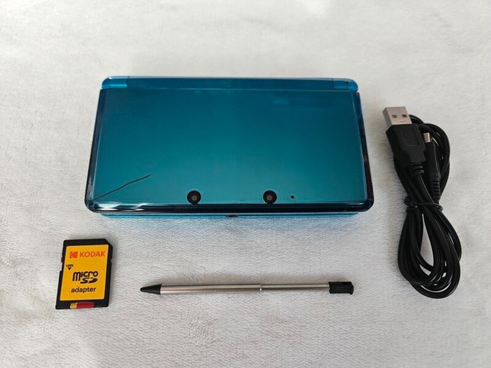 Nintendo 3DS Aqua Blue - CFW Modded - 64GB - Huge Game Collection
