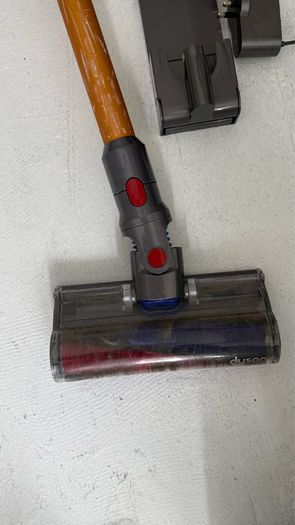 dyson v8