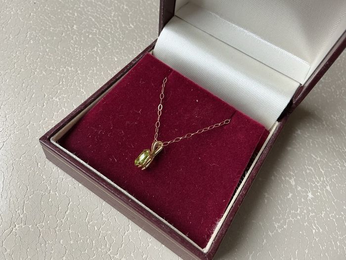 New 18ct Solid Gold Lovely Period Stone pendant  With Fine 9ct Gold 18" Chain