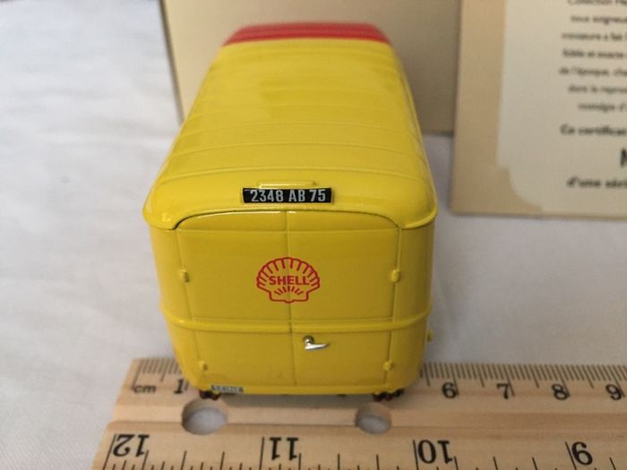 Corgi. Heritage Collection. Number 70504. Limited edition.Renault 1000kg Shell van