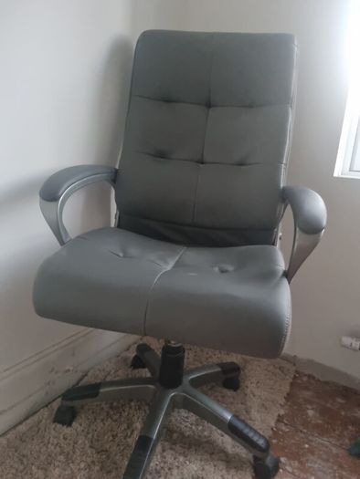 grey office chair
