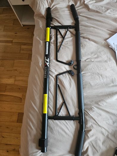 Brand new door frame pull up bar + free foam roller