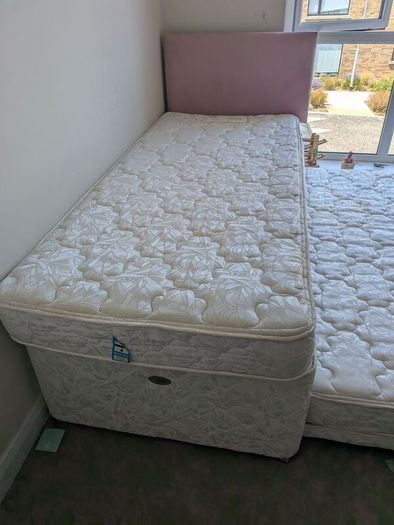 trundle bed