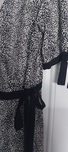Beautiful Animal Print Dress, Danhen, Size 42, Brand new