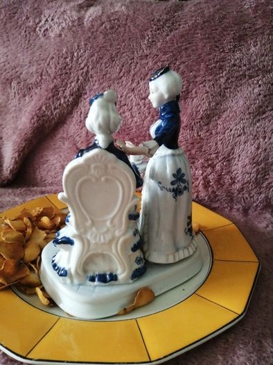 Large porcelain  Figurine by Leonardo Collection