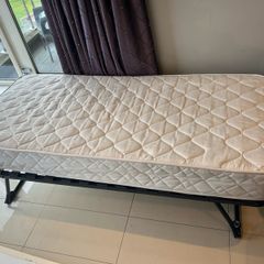 single bed/ guest bed