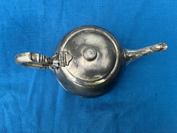 Walker and Hall Sheffield silver plated tea pot