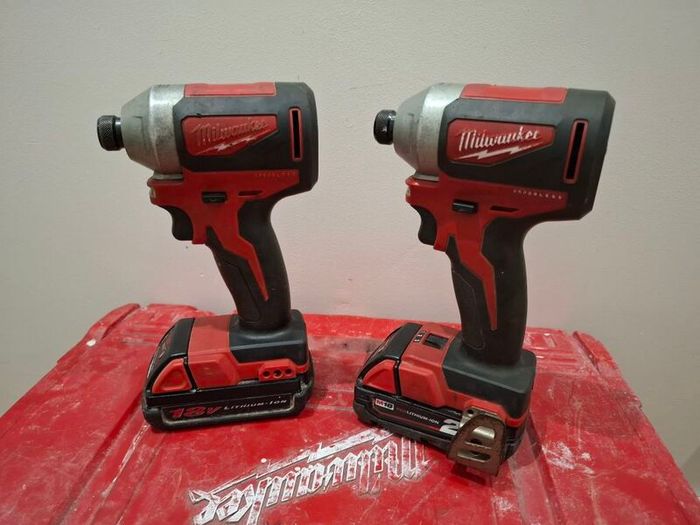 2 Milwaukee impact drivers with batteries