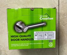 Door handles (x2)