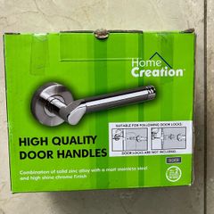 Door handles (x2)