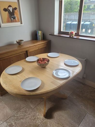 Dining table Free