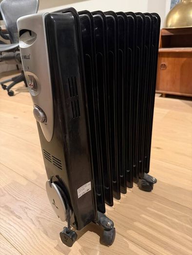 Deville 2000W 9-Fin Oil-Filled Radiator, Black