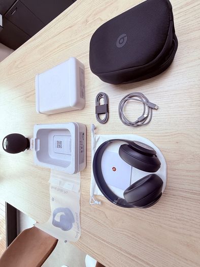 Beats Studio Pro Wireless Headphones Navy Brand New Apple Replacement