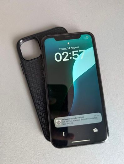 iPhone 11 - 64GB - Black - Unlocked (Excellent Condition + Spigen Case)