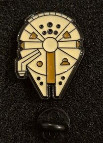 Star wars. Millennium falcon,  pin back badge.