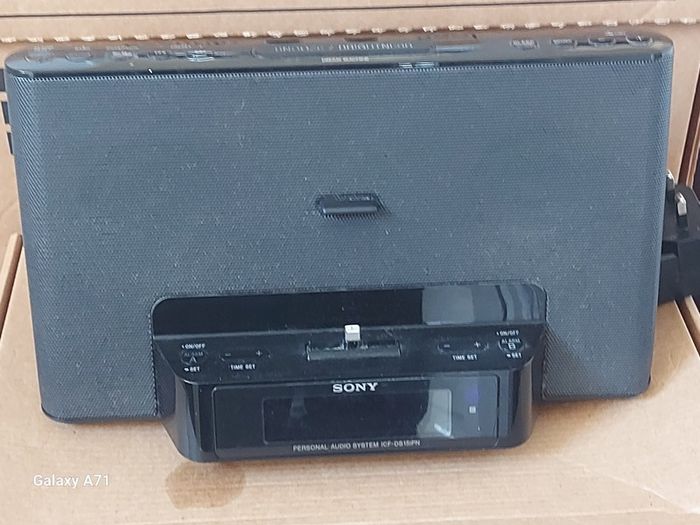 SONY Dream Machine Clock Radio Personal Audio System, Model ICF-DS15iPN, working perfect and in excellent condition