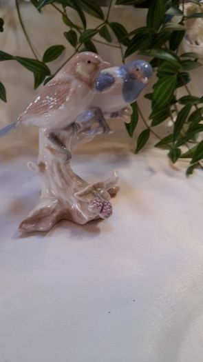 Birds  figurine