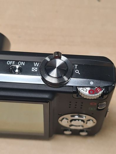 PANASONIC LUMIX FX35 digital camera 10.1MP megapixels boxed with battery charger memory card and case