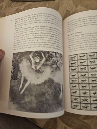Art And Photography. By Arron Scharf. An Important Work On An Involved Subject,illustrated With More Than 250 Telling Black And White Pictures.  Large Volume Paperback In Good Condition.  See Photos For Same.