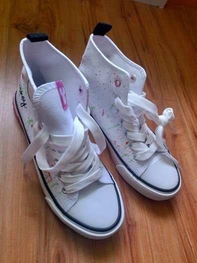 girl's Disney high tops